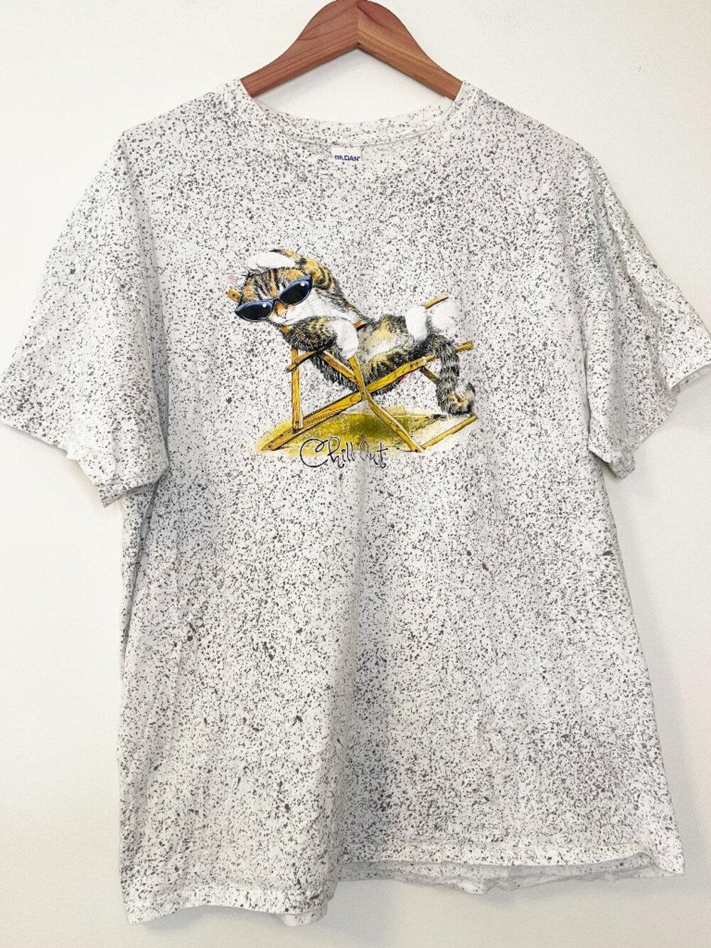 Gildan Chill Out Cat Sunglasses Graphic T Shirt Speckled White XL Y2k Cotton